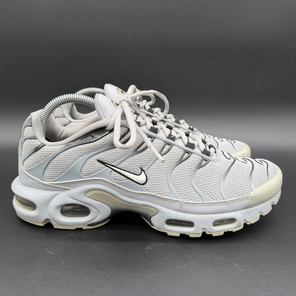 Nike Air Max Plus Mens Size 10 Silver Athletic Running Walking Shoes Sneakers
